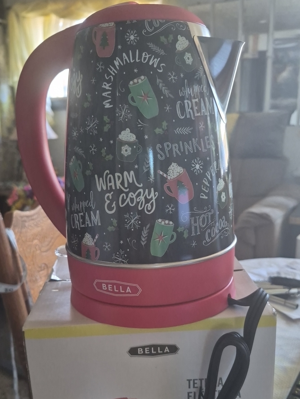 bella Red & Green Holiday-Themed Electric Kettle